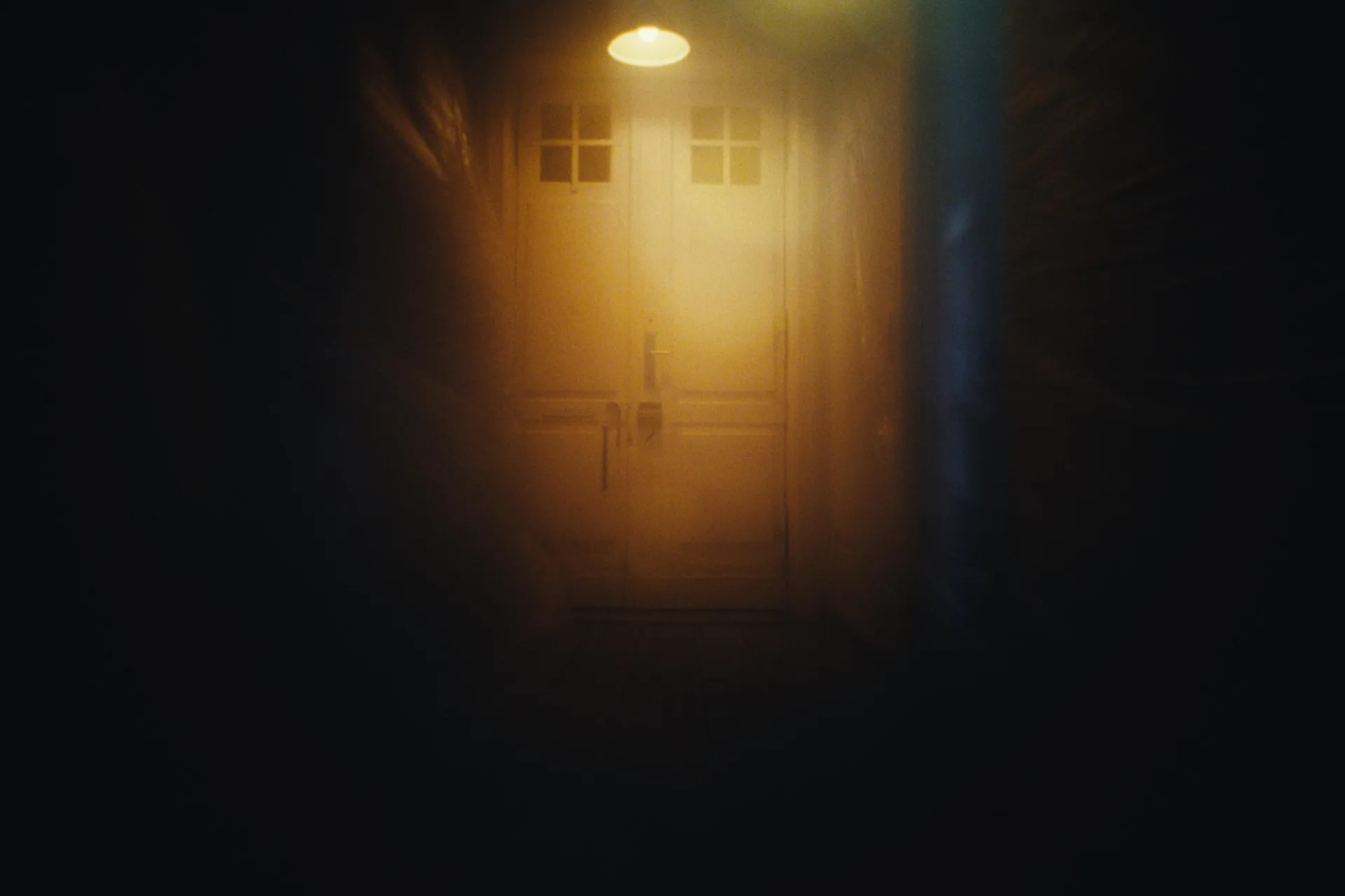 国产精品 - 封面故事：镜头下的真实世界